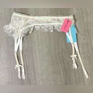 Betsey Johnson's White Lace Floral Print Bridal Lingerie Size Small